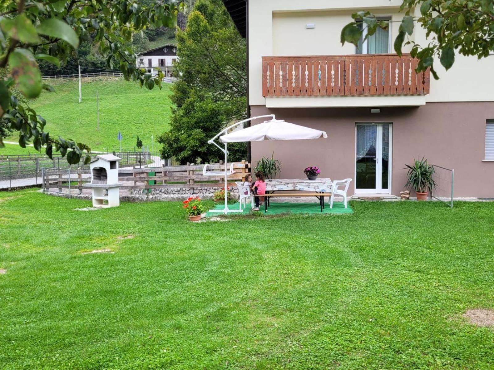 Ferienwohnung Casa Vescovi Tilliarn Exterior foto